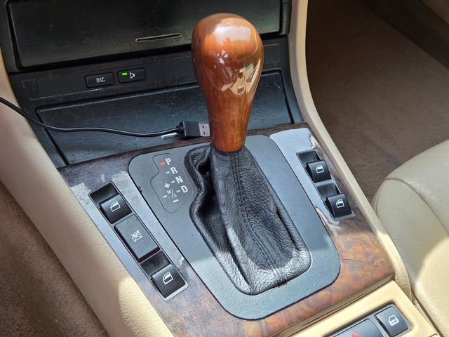 Used 2001 BMW 330i Sedan image 22