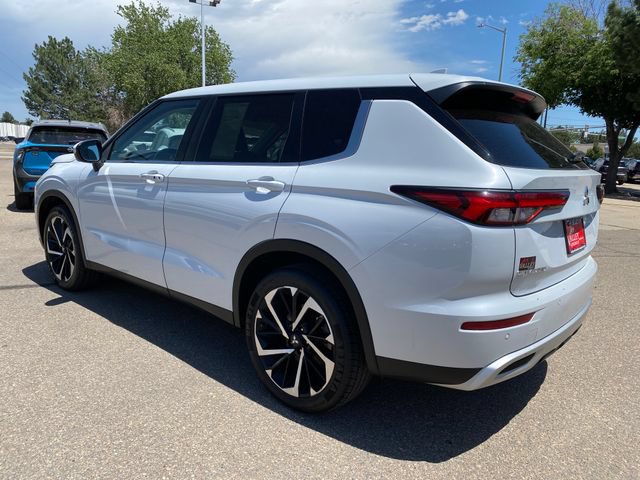 Used 2024 Mitsubishi Outlander SE AWD/4WD image 3