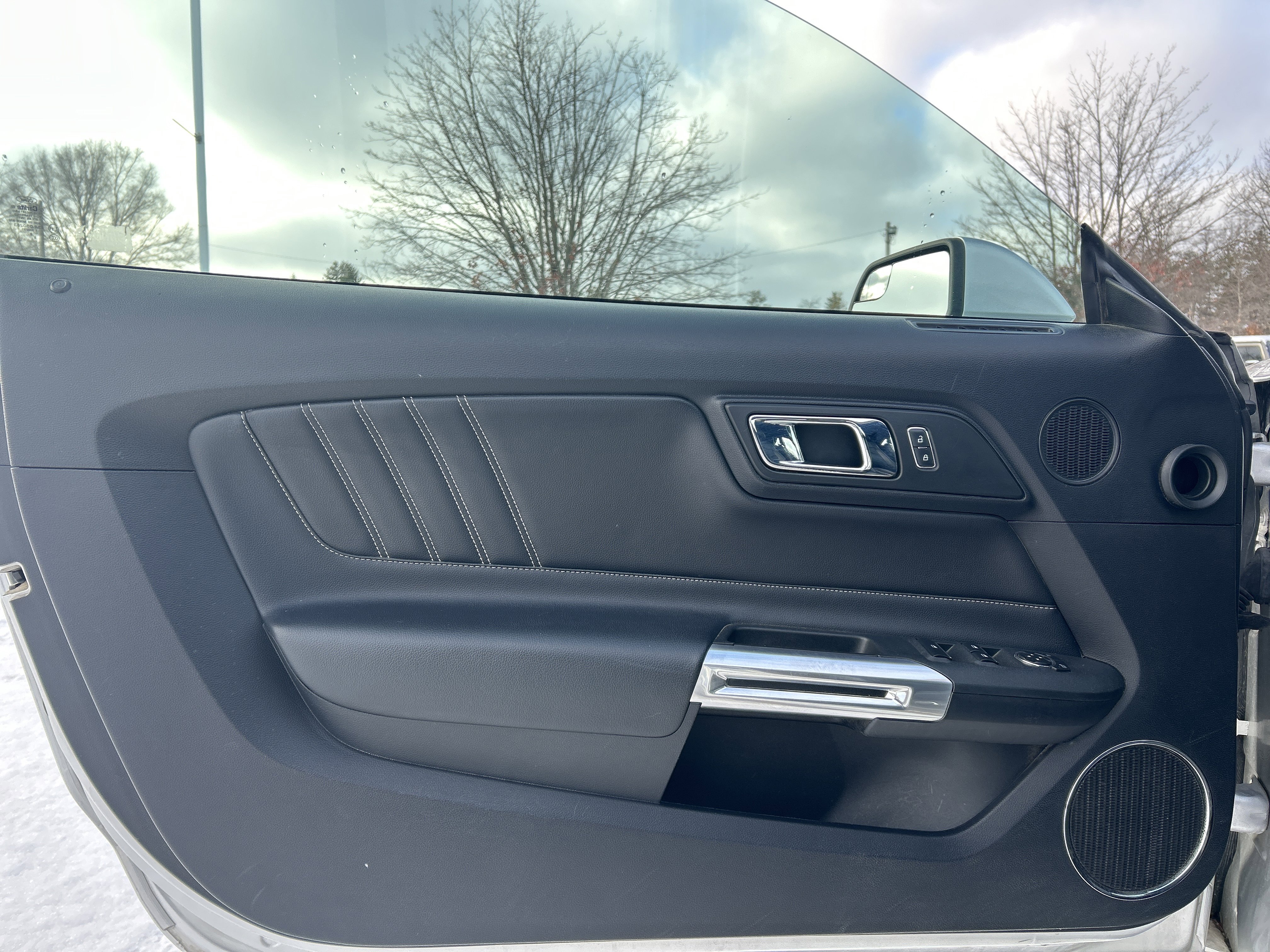 Used 2017 Ford Mustang Premium image 12