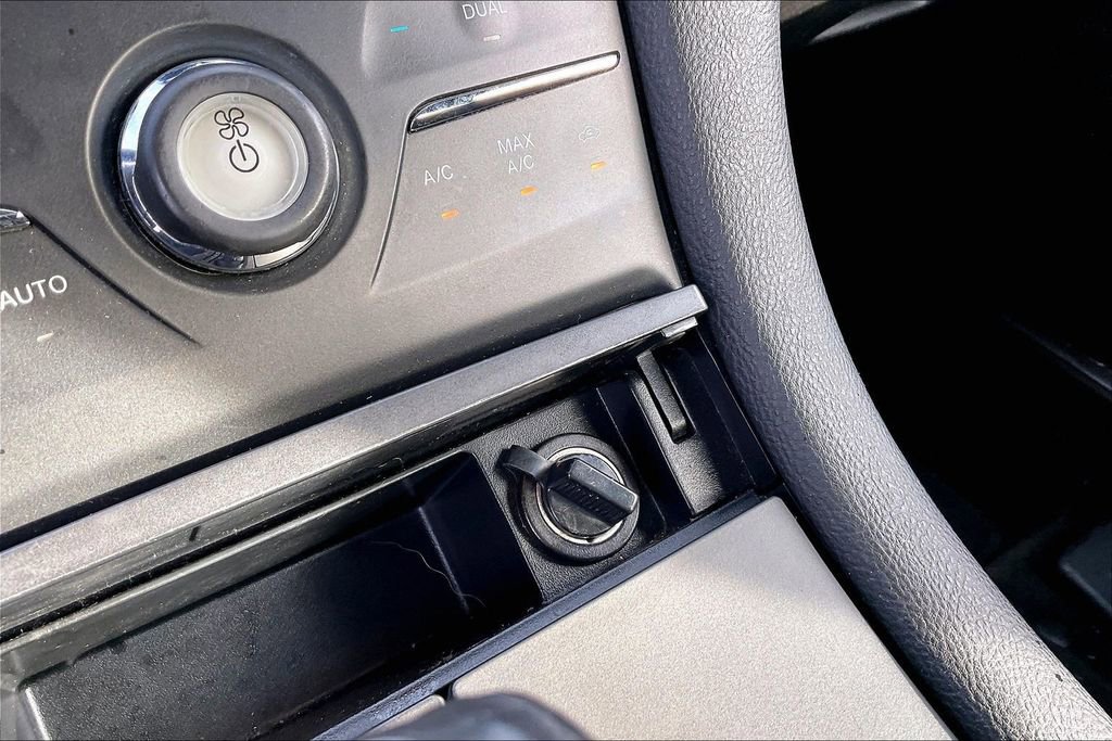 Used 2015 Ford Taurus Limited image 18