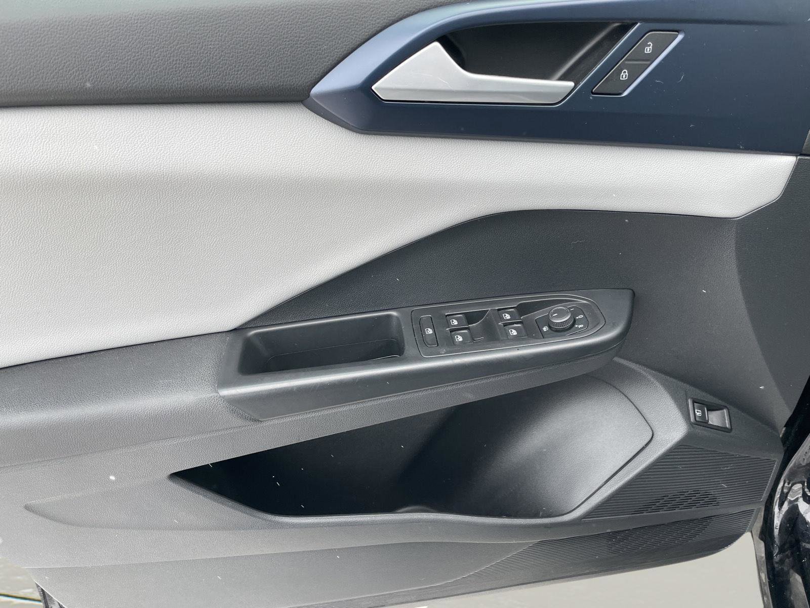 Used 2022 Volkswagen Taos SE w/ Panoramic Sunroof Package image 22