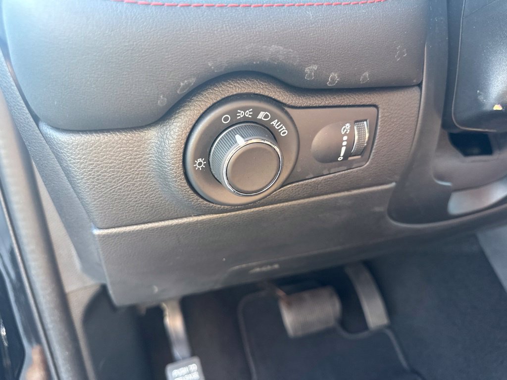 Used 2024 Dodge Durango GT RWD image 16