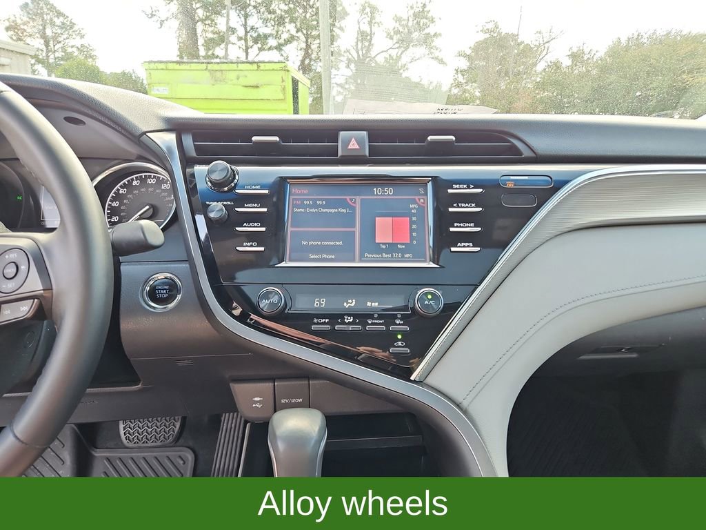 Used 2018 Toyota Camry SE w/ Moonroof Package image 16