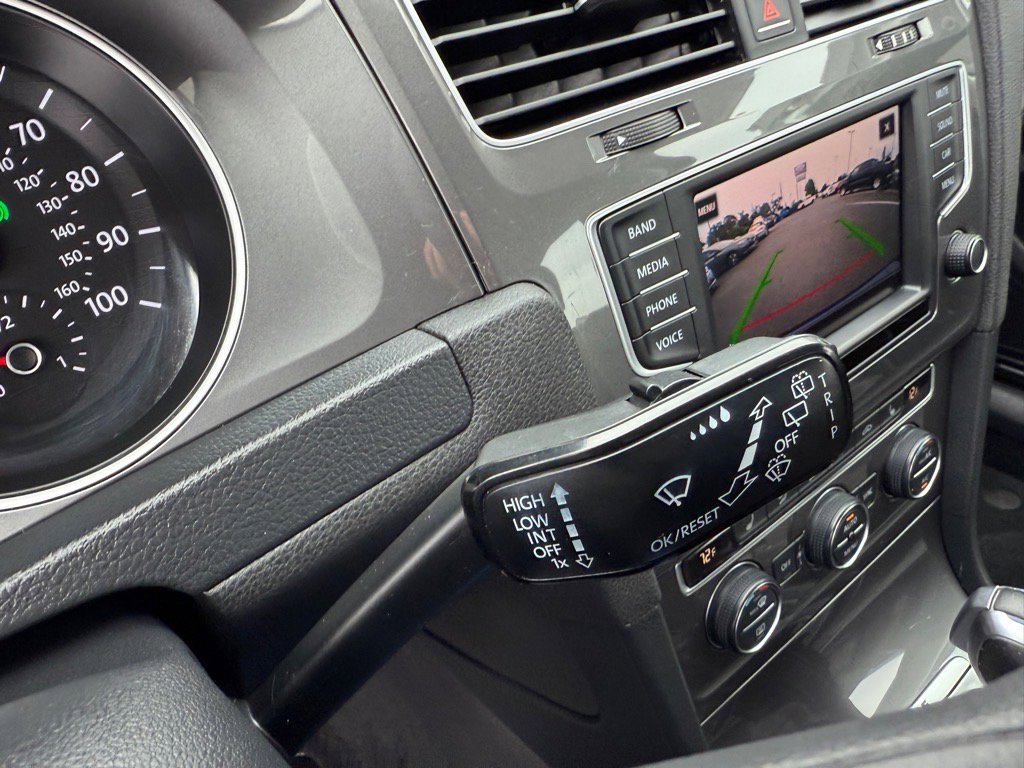 Used 2016 Volkswagen e-Golf SE image 27