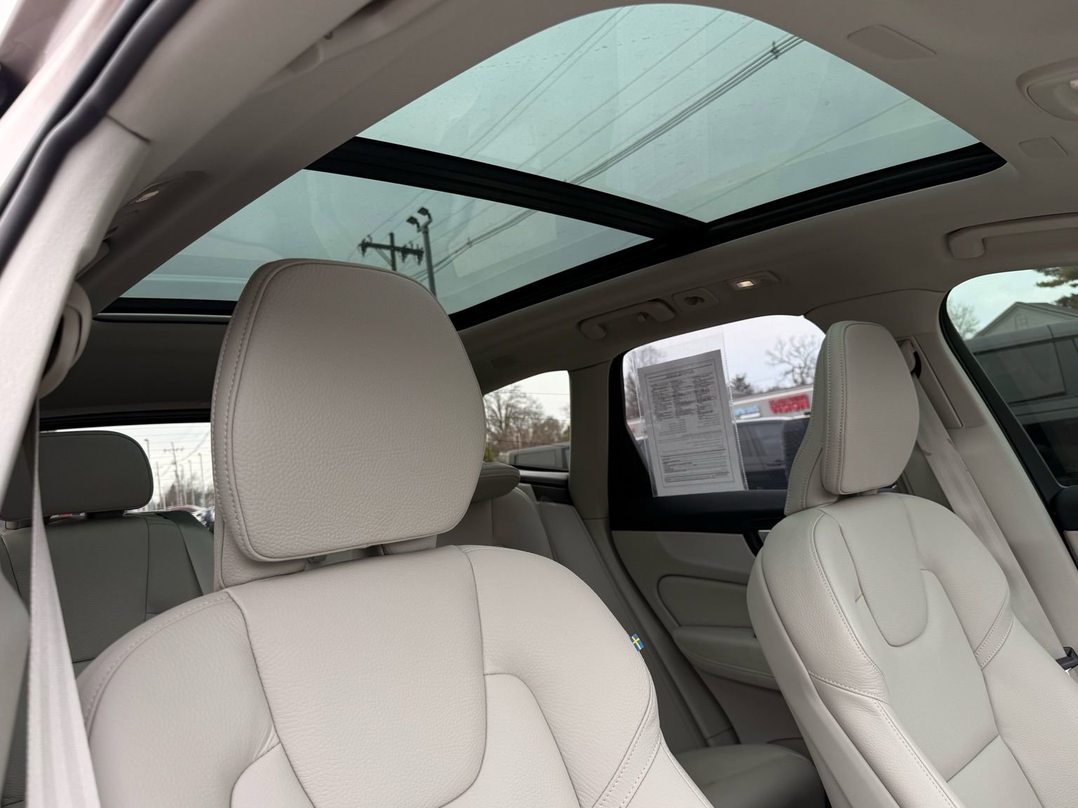 Used 2025 Volvo XC60 T8 Plus w/ Protection Package Premier image 30