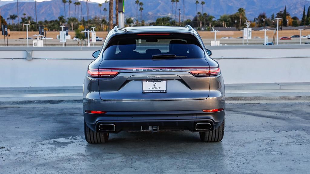 Used 2023 Porsche Cayenne Platinum Edition image 8