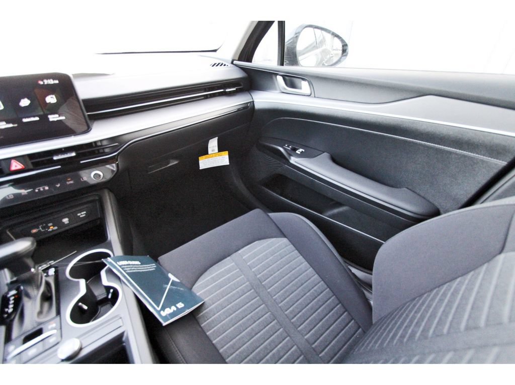 New 2026 Kia K5 LXS FWD image 9