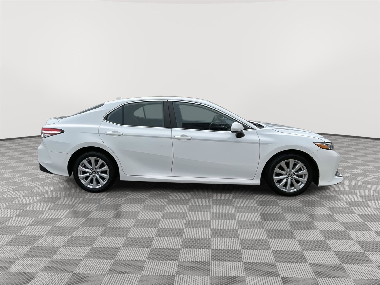 Used 2020 Toyota Camry LE image 8