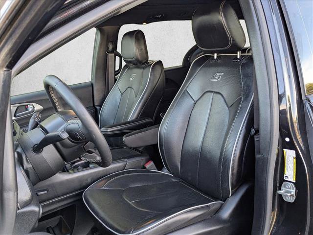 Used 2024 Chrysler Pacifica Premium image 16