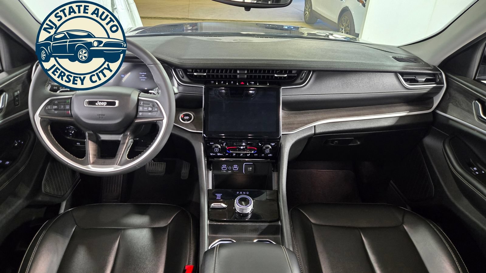 Used 2024 Jeep Grand Cherokee Limited AWD/4WD image 31