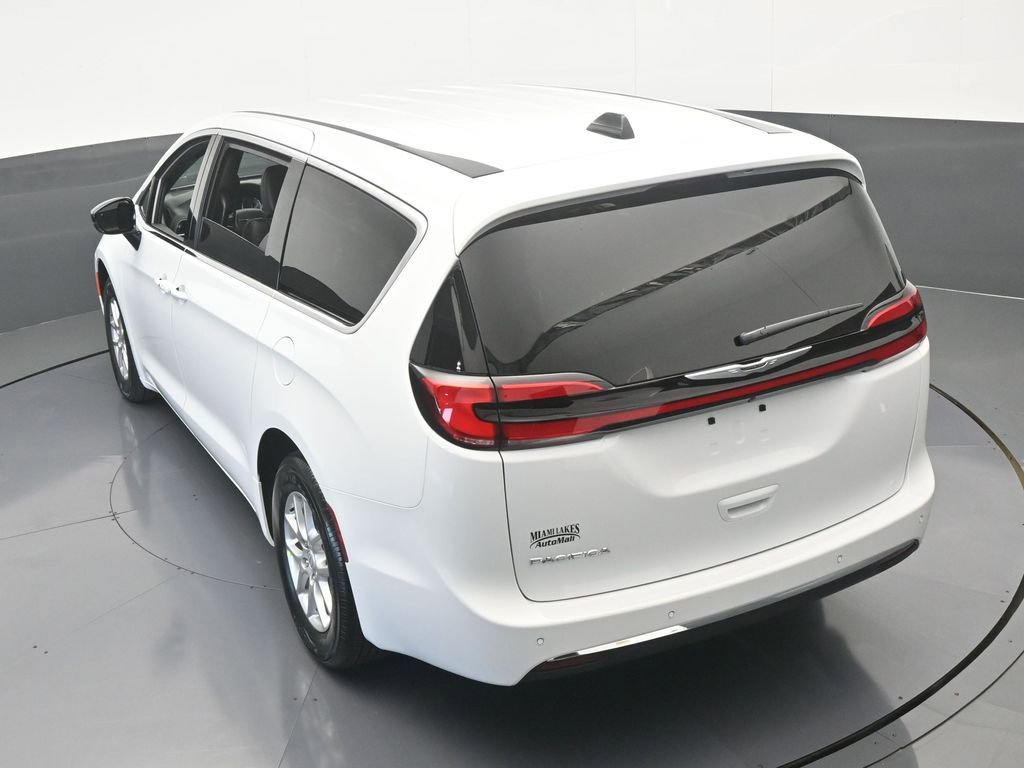 Used 2025 Chrysler Pacifica Select FWD image 45