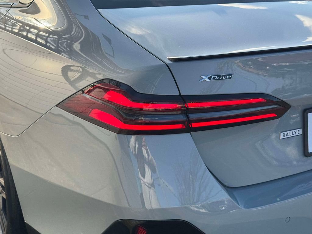 New 2026 BMW 530i xDrive w/ M Sport Package image 10