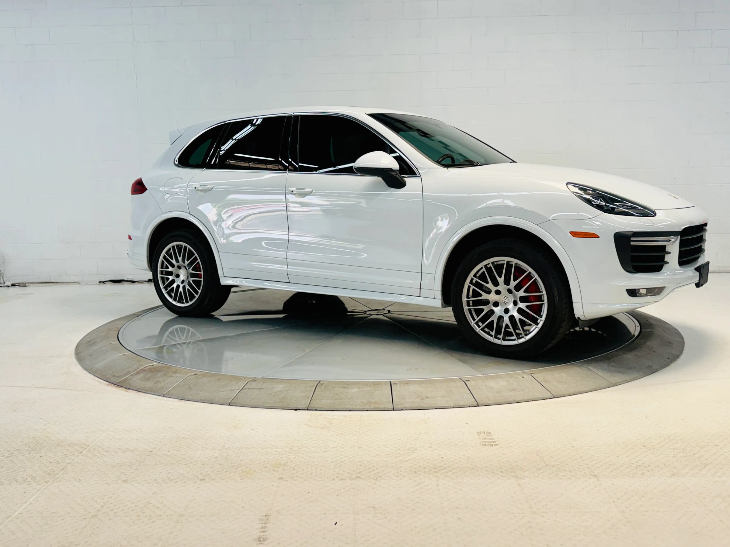 Used 2016 Porsche Cayenne AWD/4WD image 21