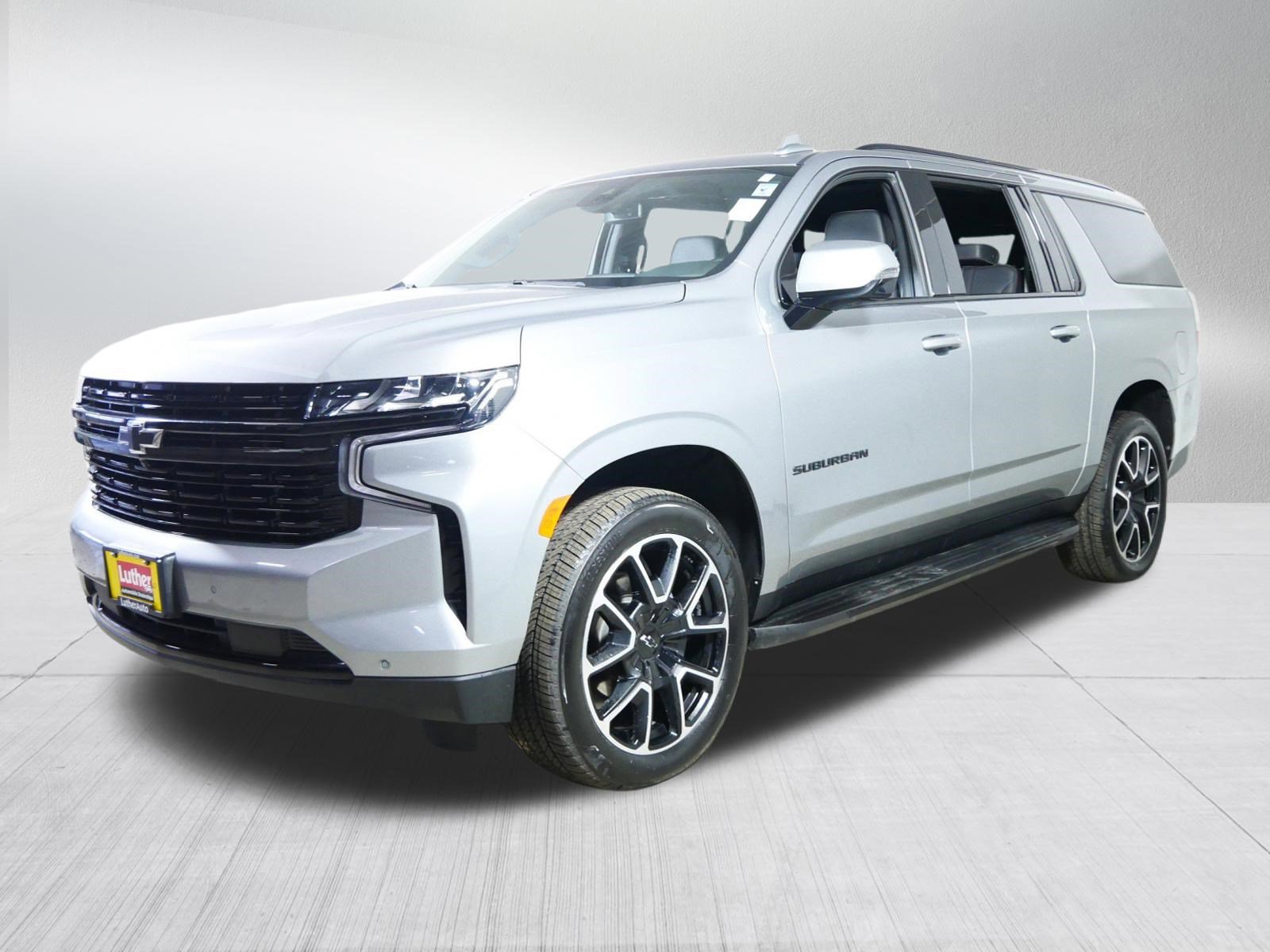 Used 2024 Chevrolet Suburban RST image 3