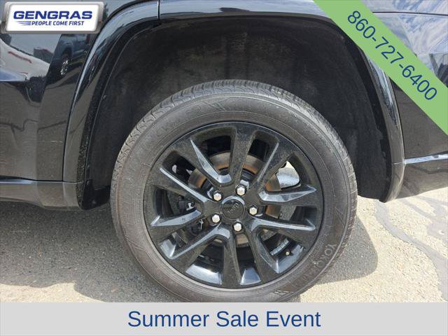 Certified 2022 Jeep Grand Cherokee Laredo X AWD/4WD image 13