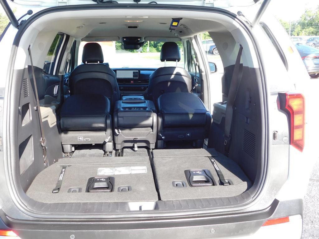 Used 2025 Kia Carnival EX FWD image 29