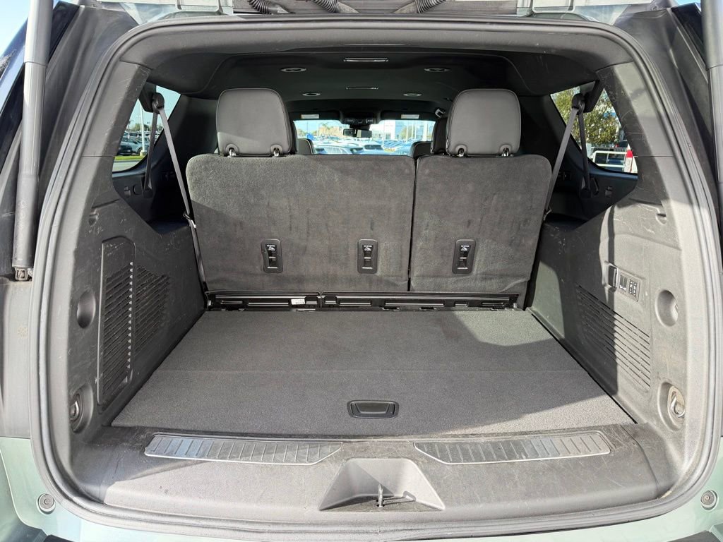 Used 2024 Chevrolet Suburban Premier image 31