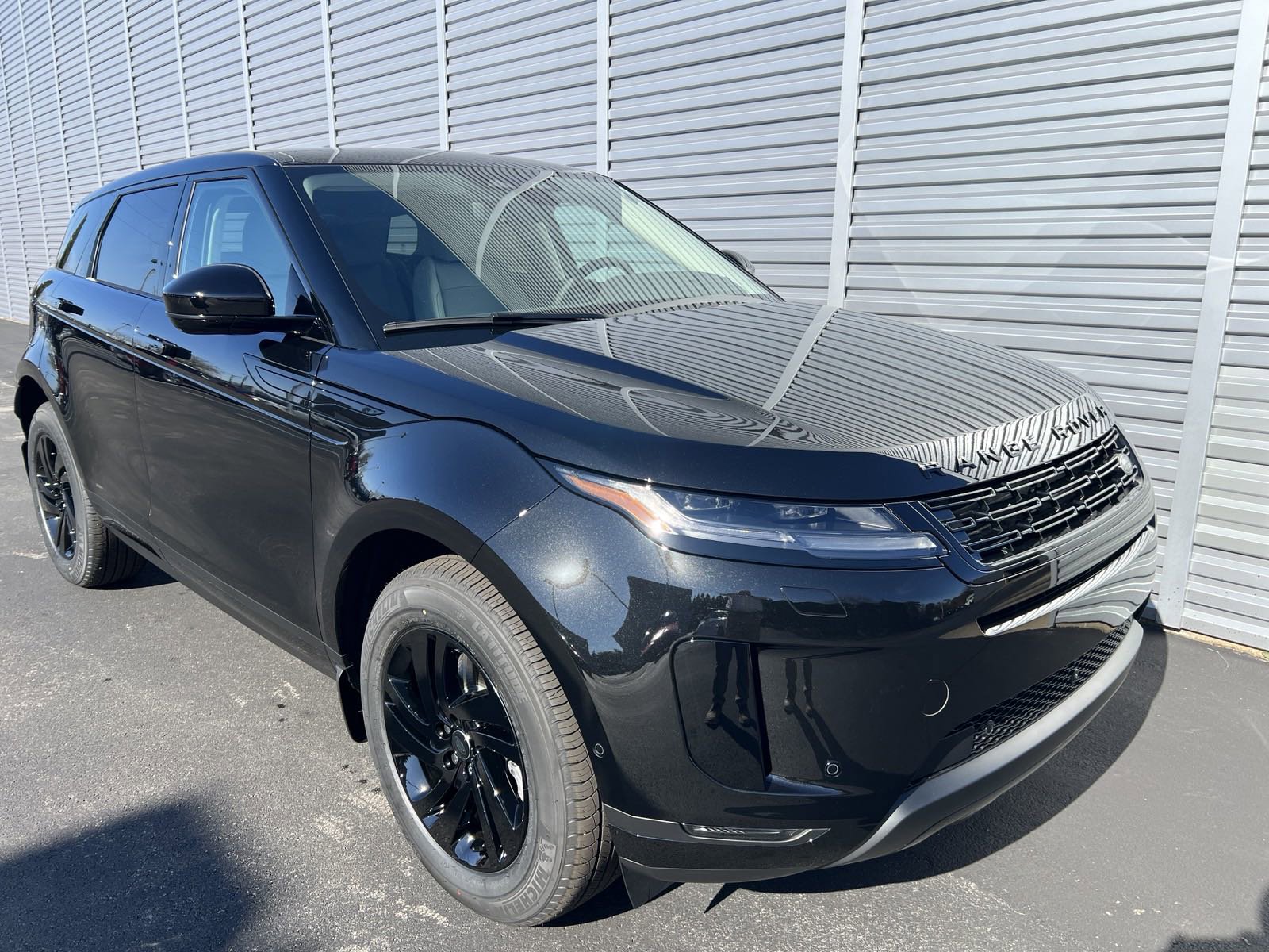 New 2025 Land Rover Range Rover Evoque Dynamic SE image 7