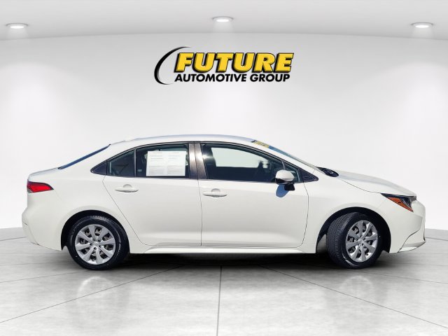 Used 2022 Toyota Corolla LE FWD image 3