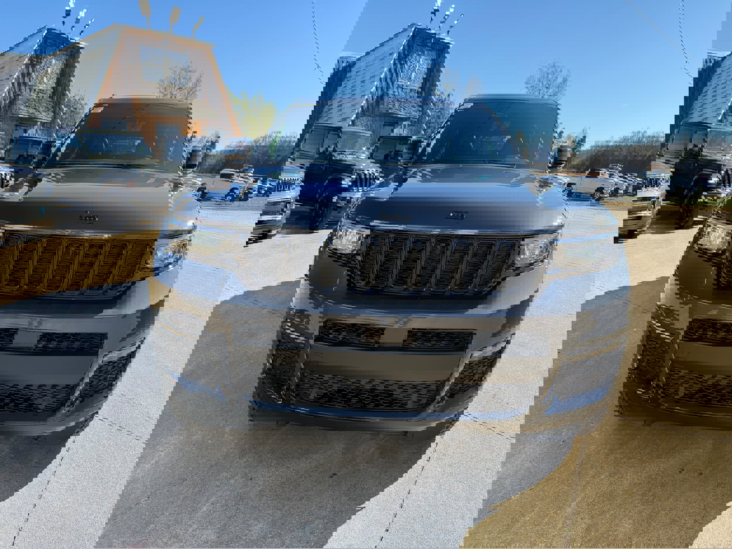 New 2025 Jeep Grand Cherokee L Limited w/ Luxury Tech Group II image 2