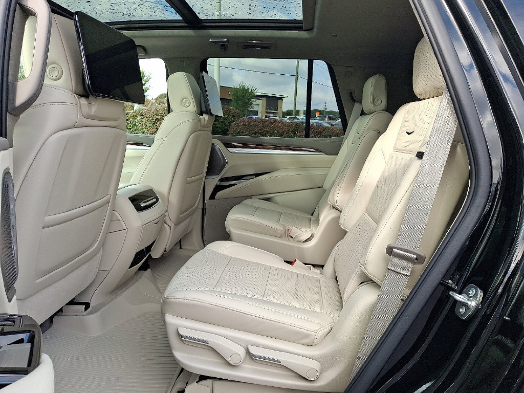 New 2026 Cadillac Escalade Platinum Luxury w/ LPO, Floor Liner Package AWD/4WD image 5