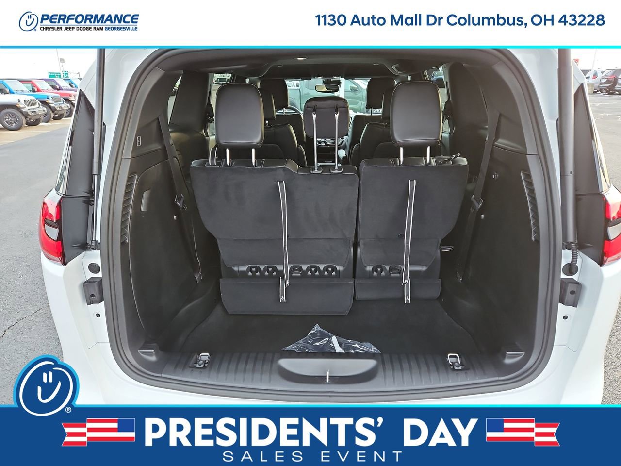 New 2026 Chrysler Pacifica Select w/ S Appearance Package image 11