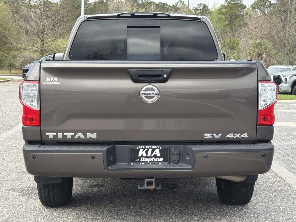 Used 2017 Nissan Titan SV image 28
