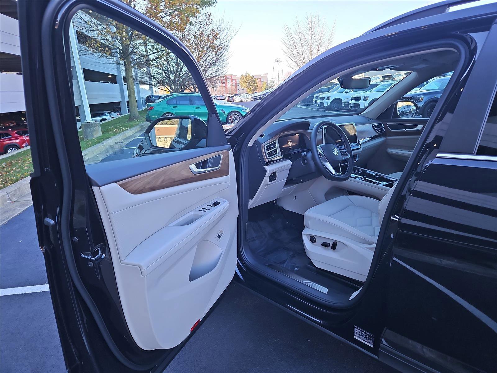 New 2026 Volkswagen Atlas SE image 11