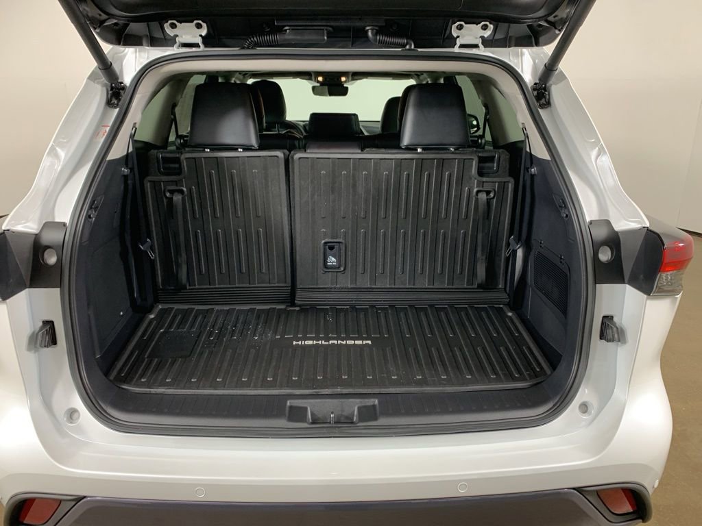 Used 2026 Toyota Highlander Limited image 14