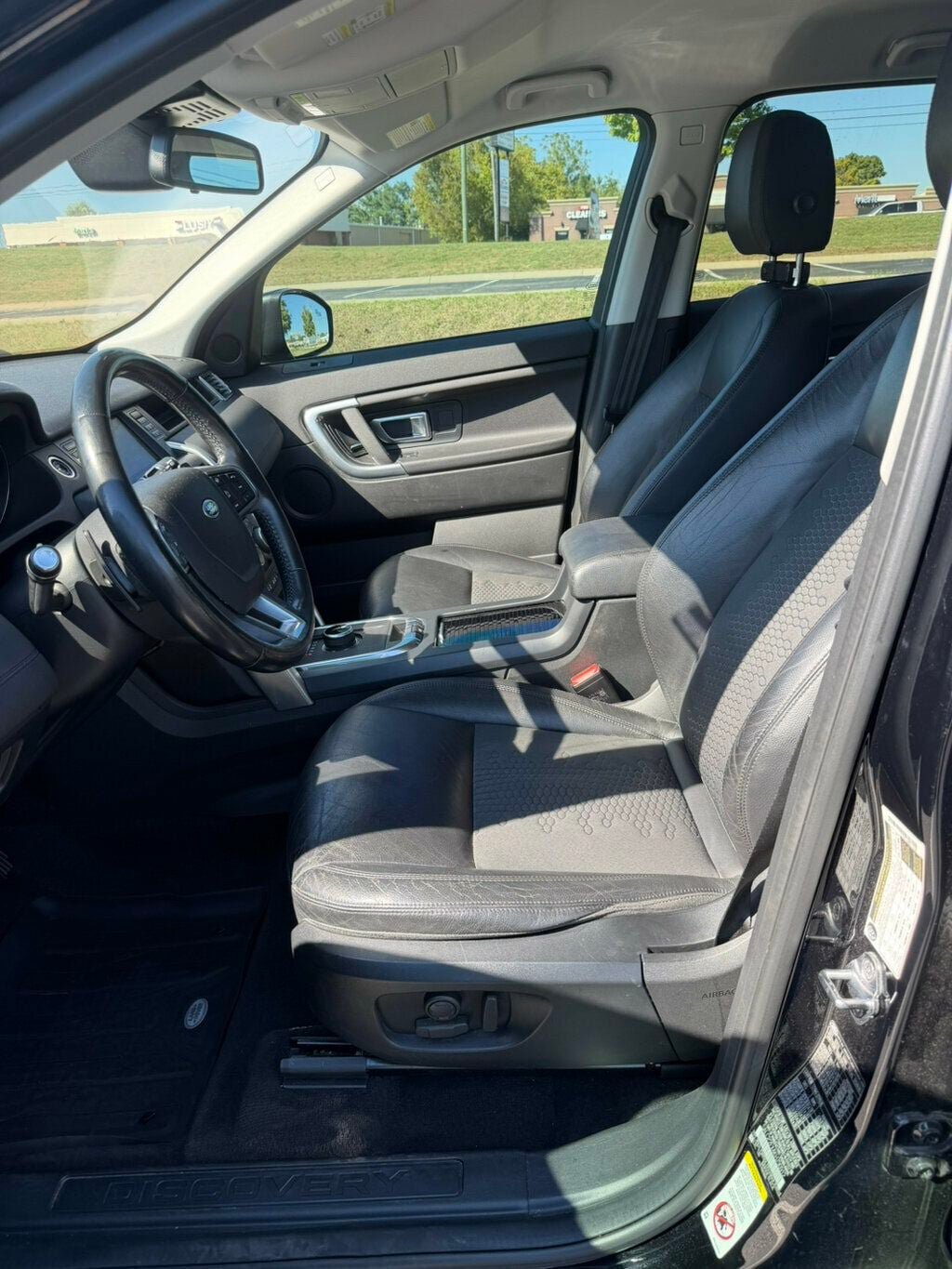 Used 2019 Land Rover Discovery Sport SE AWD/4WD image 10