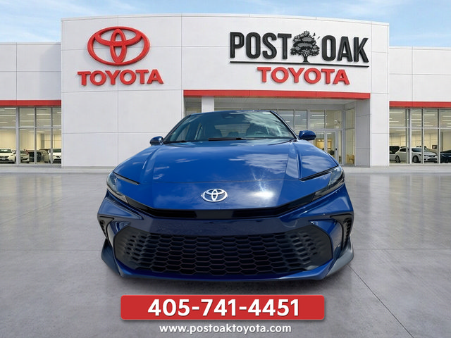 Used 2025 Toyota Camry SE FWD image 3