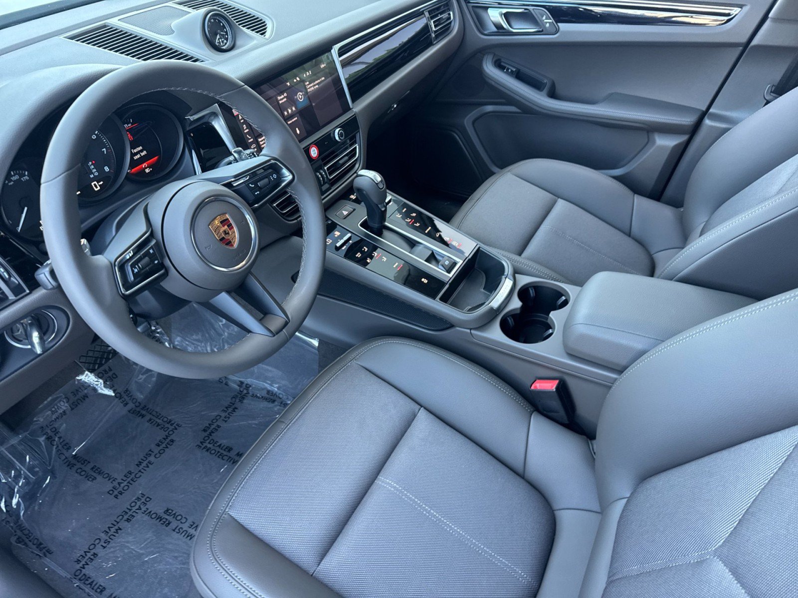 New 2026 Porsche Macan AWD/4WD image 4