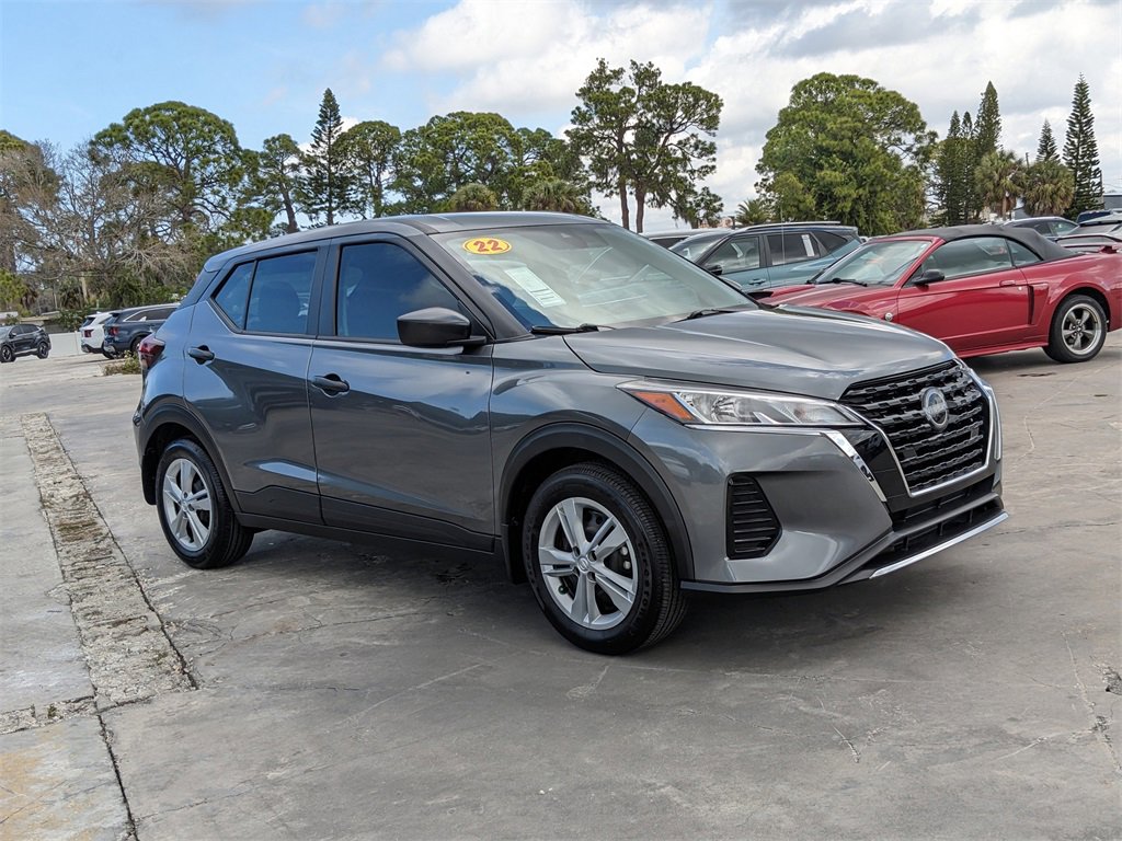 Used 2022 Nissan Kicks S image 2