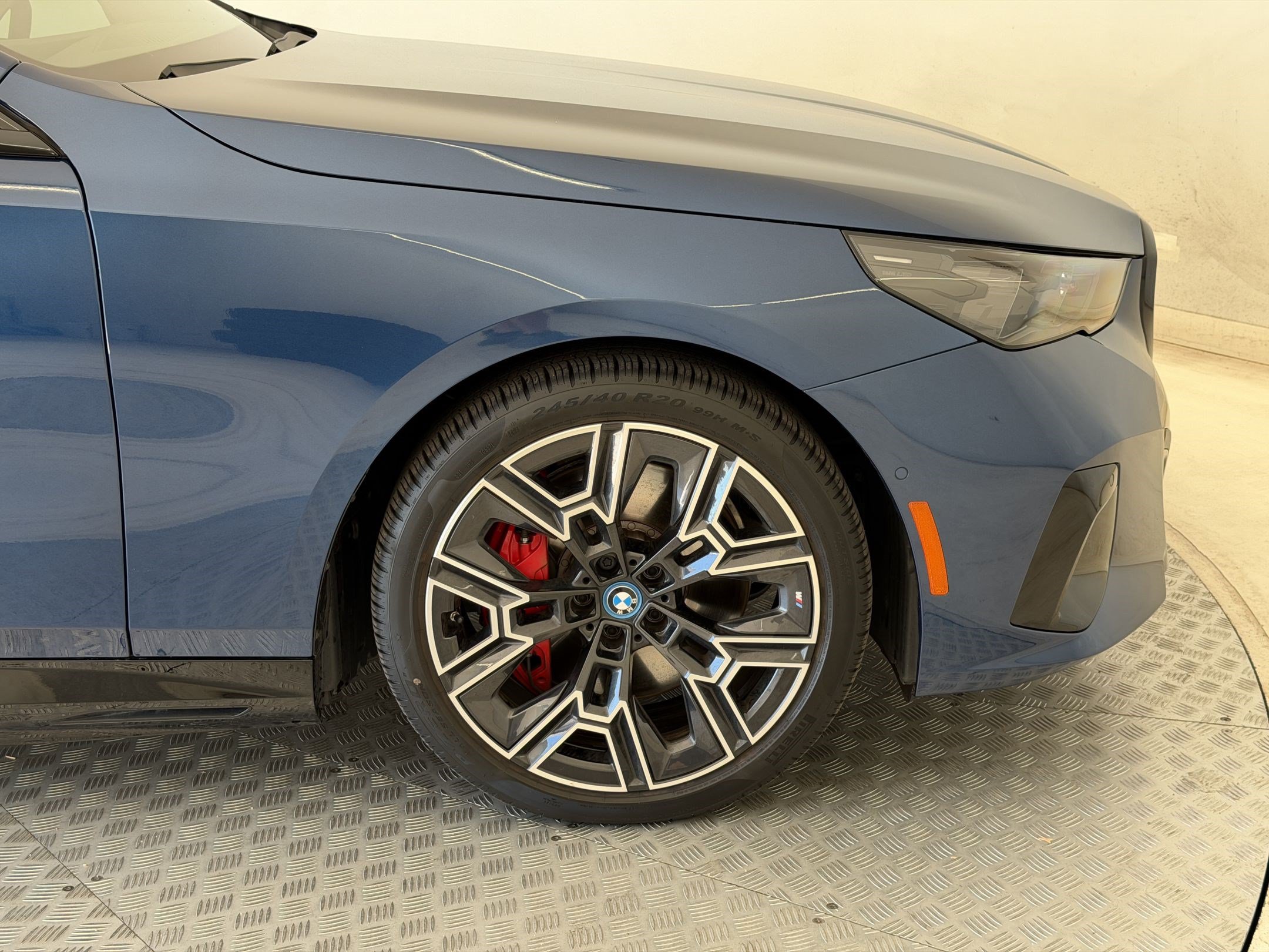 Certified 2025 BMW i5 xDrive40 w/ M Sport Package AWD/4WD image 13