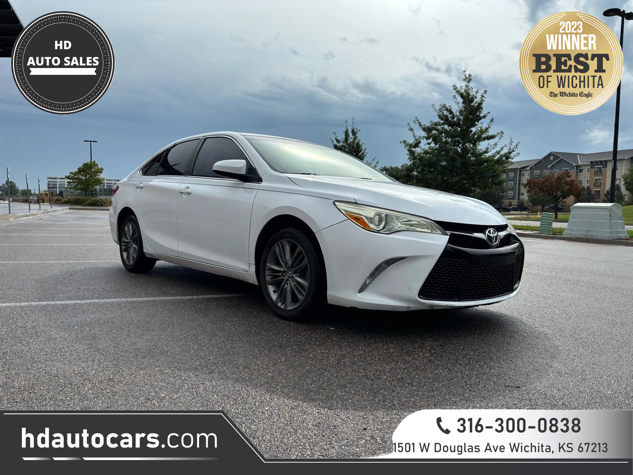 Used 2015 Toyota Camry SE image 1