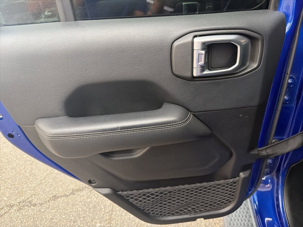 Used 2018 Jeep Wrangler Unlimited Sahara image 21