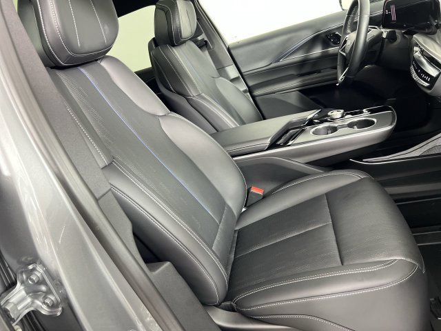 Used 2025 Cadillac Lyriq Luxury w/ LPO, Floor Liner Package AWD/4WD image 29