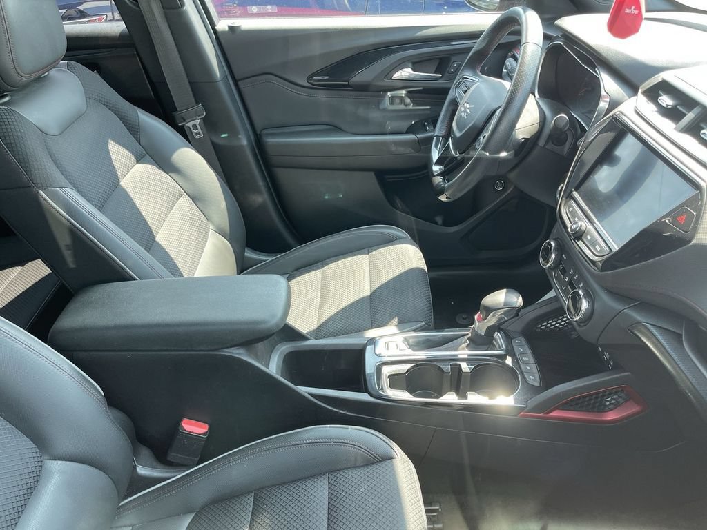 Used 2021 Chevrolet TrailBlazer RS w/ Sun and Liftgate Package FWD image 12