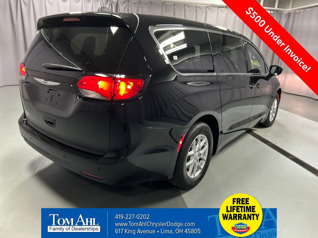 New 2026 Chrysler Voyager LX image 7