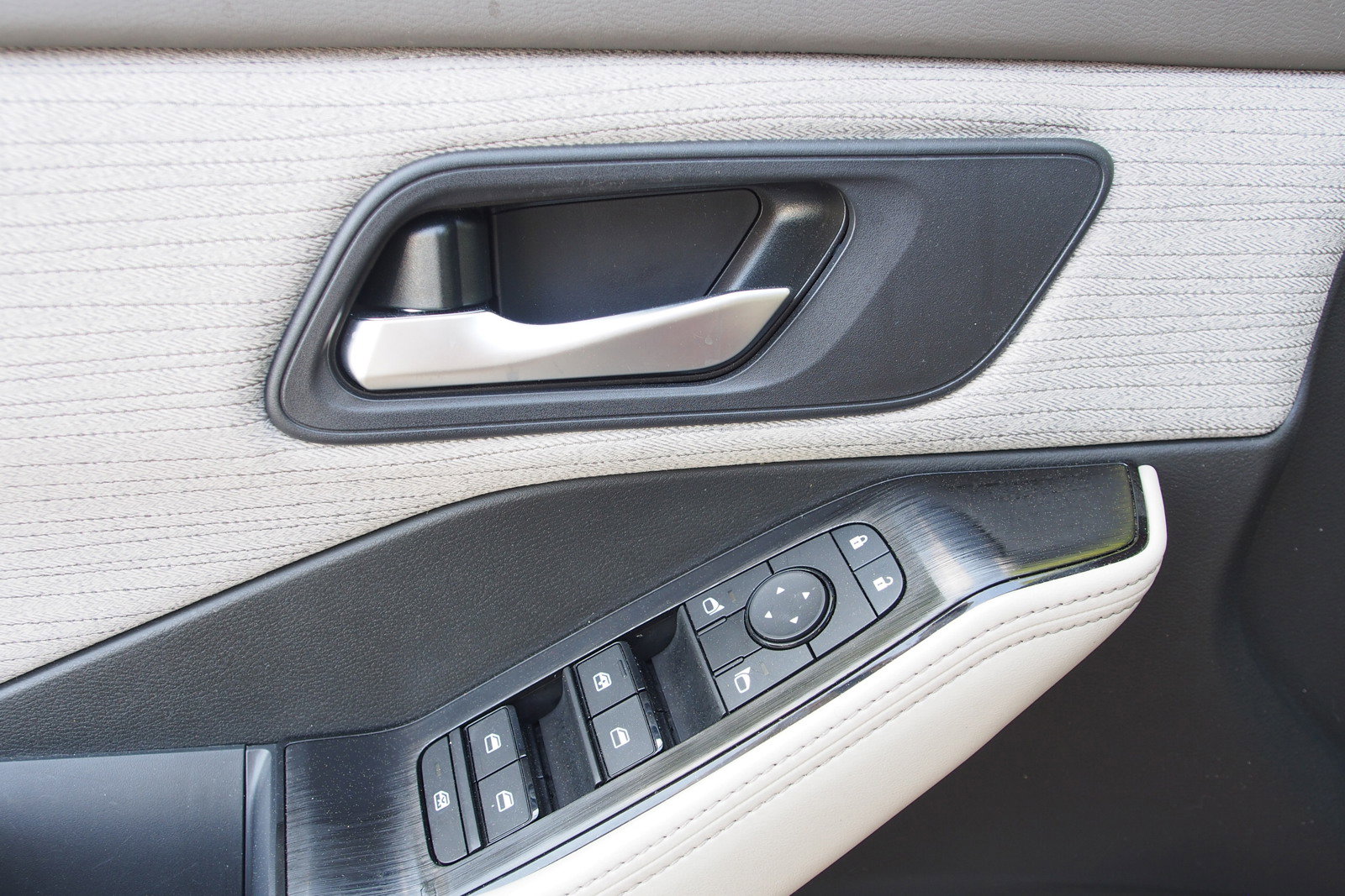Used 2023 Nissan Rogue SV FWD image 19
