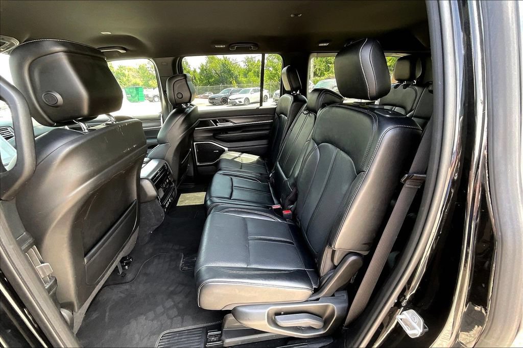 Used 2024 Jeep Wagoneer Series II w/ Flexible Seating Group AWD/4WD image 7