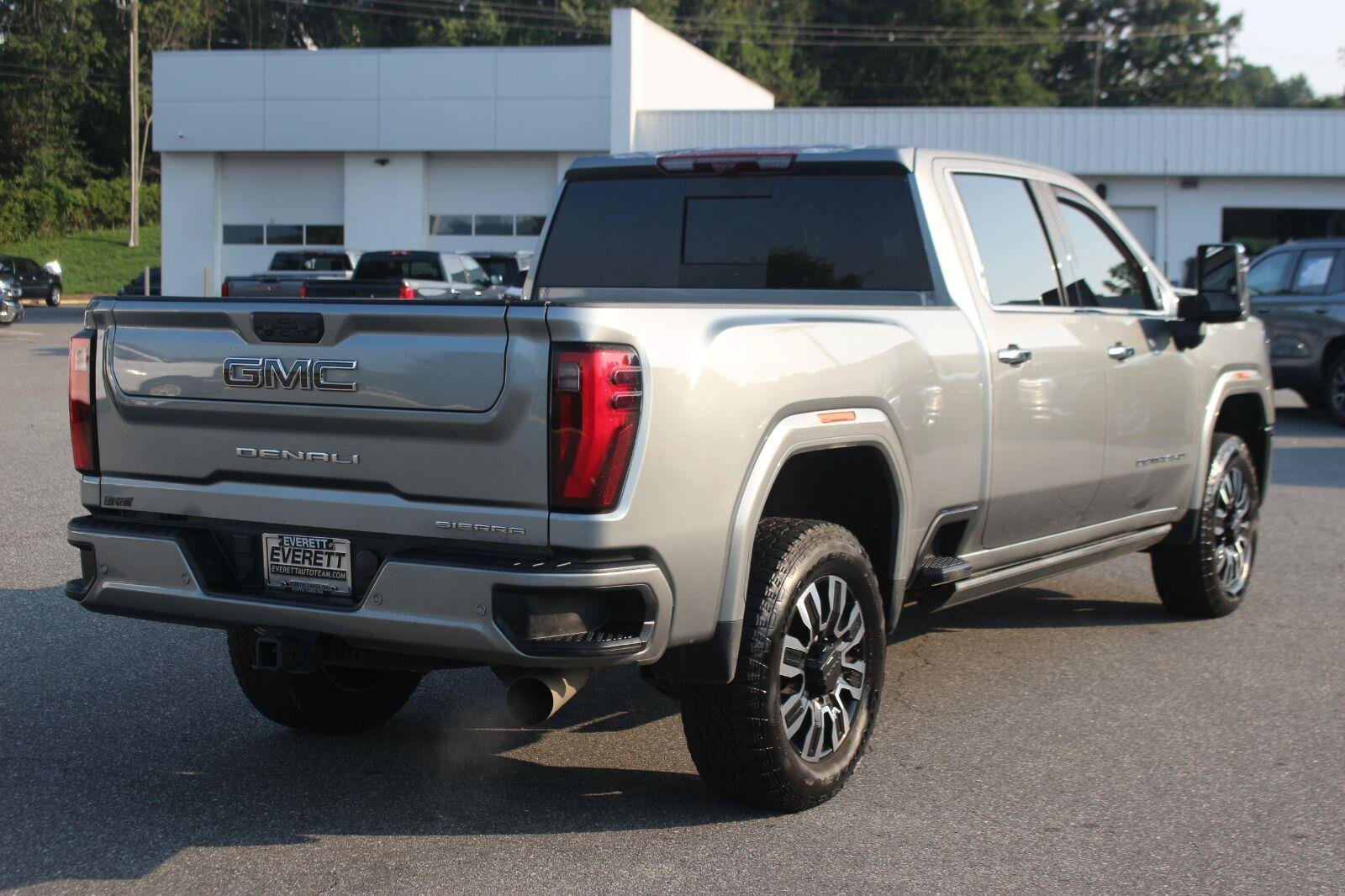 Used 2024 GMC Sierra 3500 Denali Ultimate AWD/4WD image 7