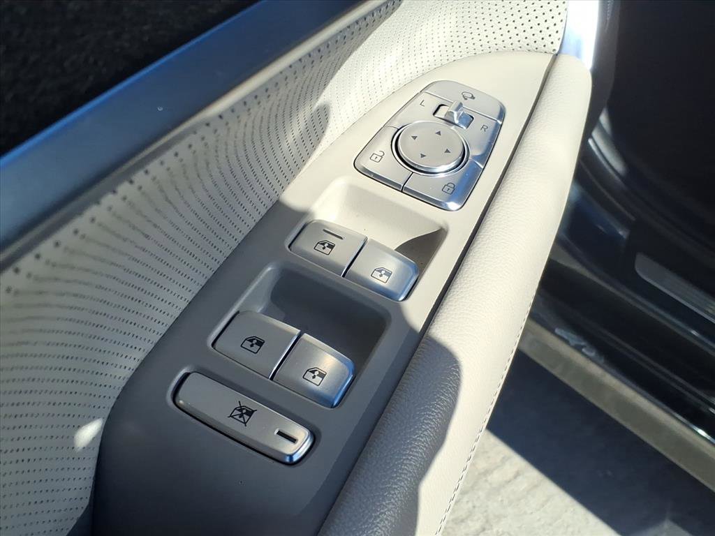 Certified 2023 Genesis G70 2.0T w/ Sport Prestige Package image 21