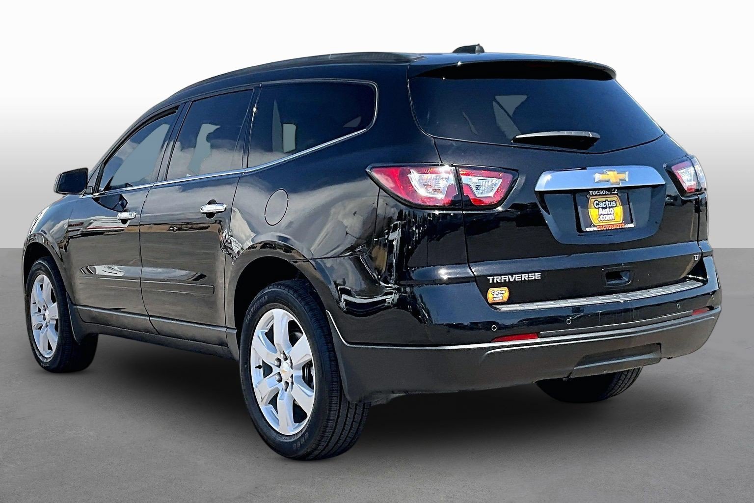 Used 2017 Chevrolet Traverse LT w/ Style and Technology Package FWD image 11