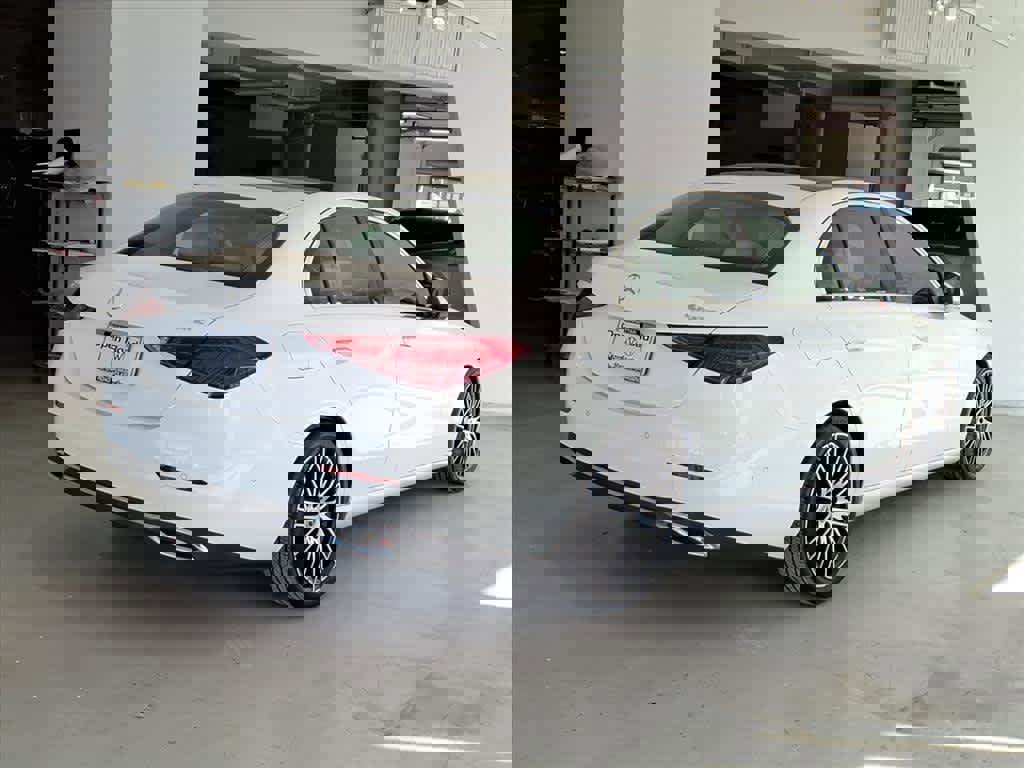 Used 2022 Mercedes-Benz C 300 4MATIC Sedan image 4