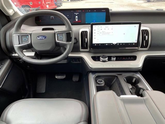 Used 2025 Ford Expedition Active image 12