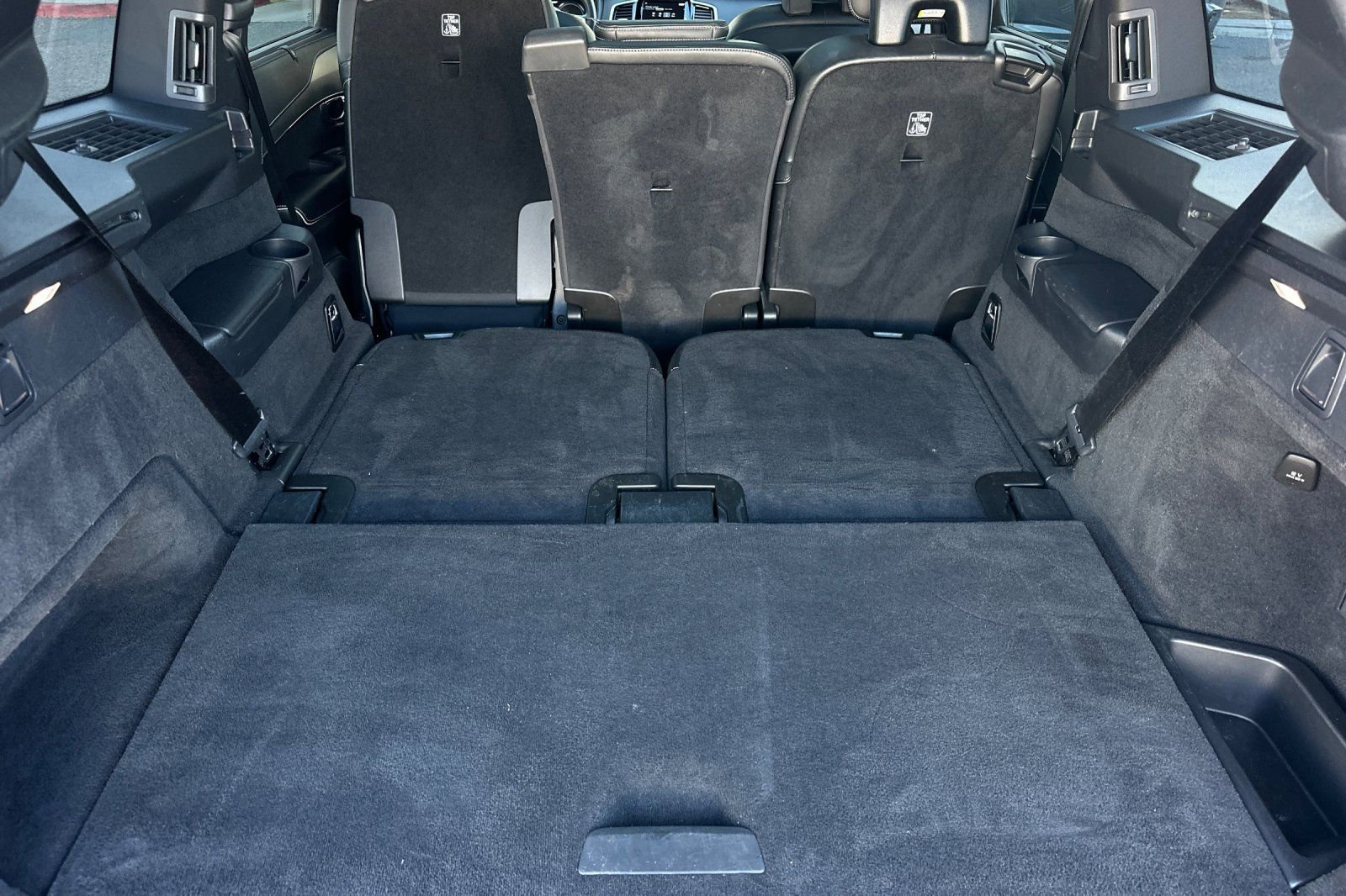 Used 2022 Volvo XC90 T8 R-Design w/ Advanced Package image 16