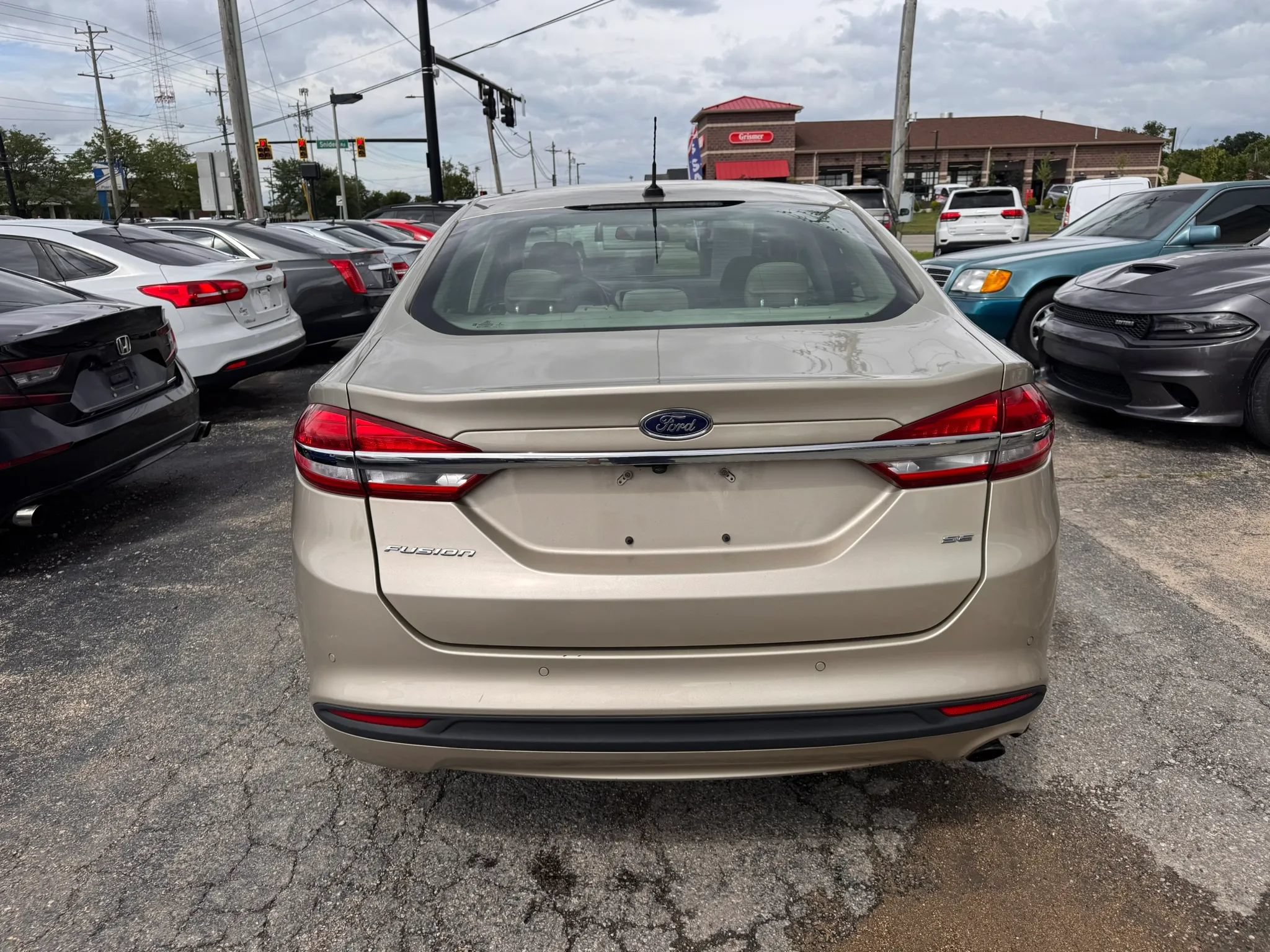 Used 2018 Ford Fusion SE w/ Fusion SE Technology Package FWD image 5