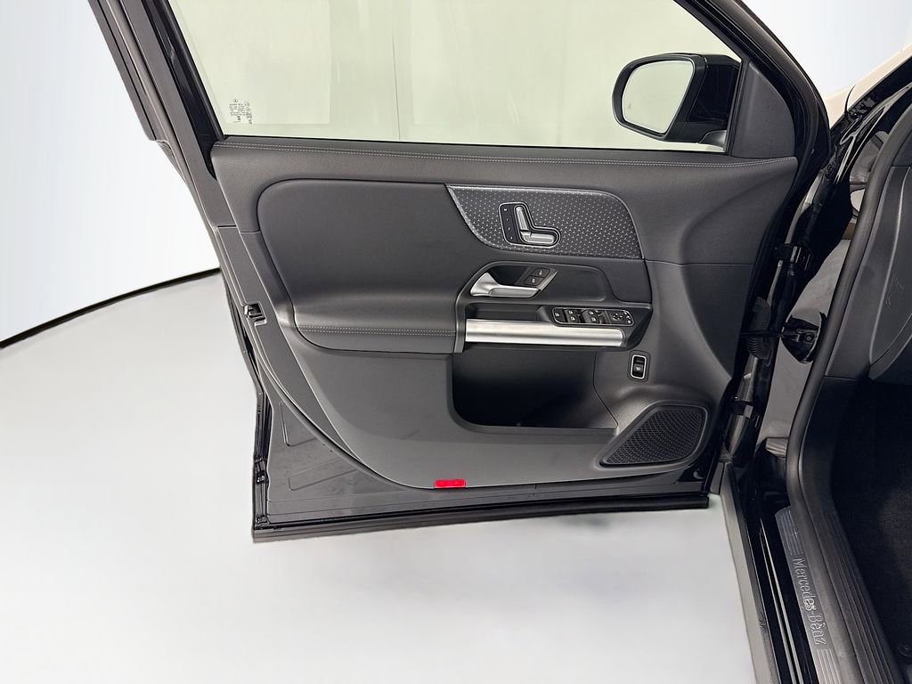 Certified 2025 Mercedes-Benz GLA 250 image 24