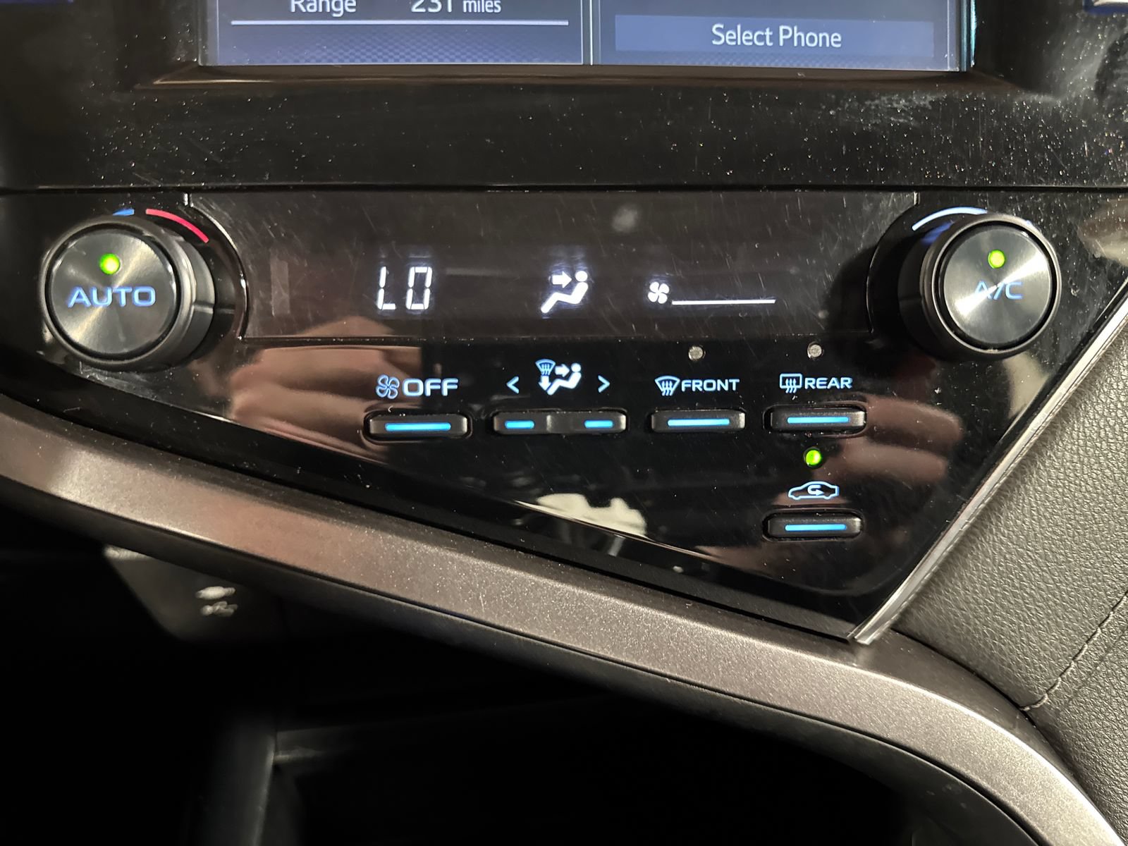 Used 2018 Toyota Camry SE FWD image 36